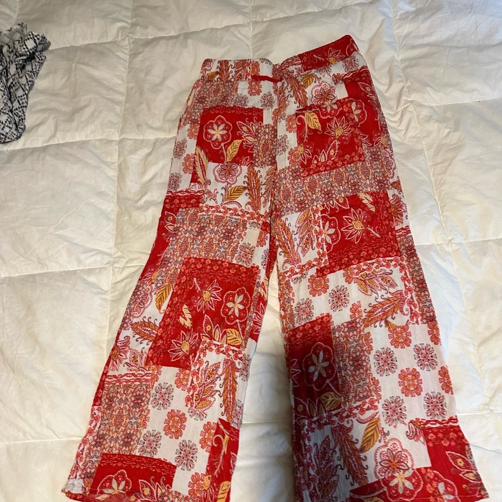 Kittenish pants size small